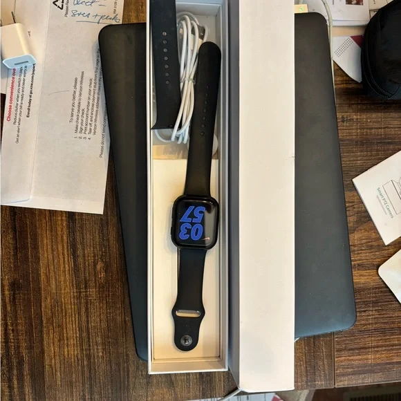 Apple Watch Series 7 - Midnight Aluminum